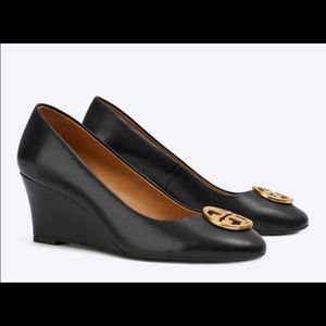 Tory Burch wedges black with gold sz 5